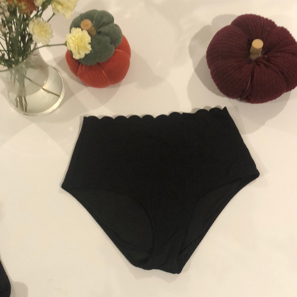 Aerie scalloped black high waisted bikini bottom size small 👙